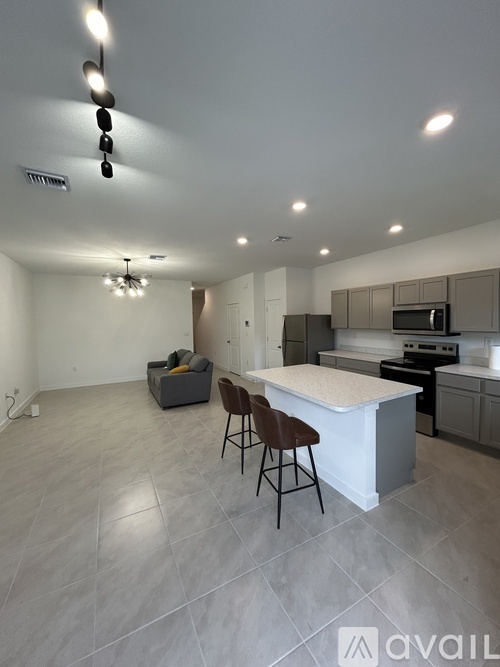 876 Northwest 3rd Way 3 Beds Single Family Home for Rent - Photo gallery 1