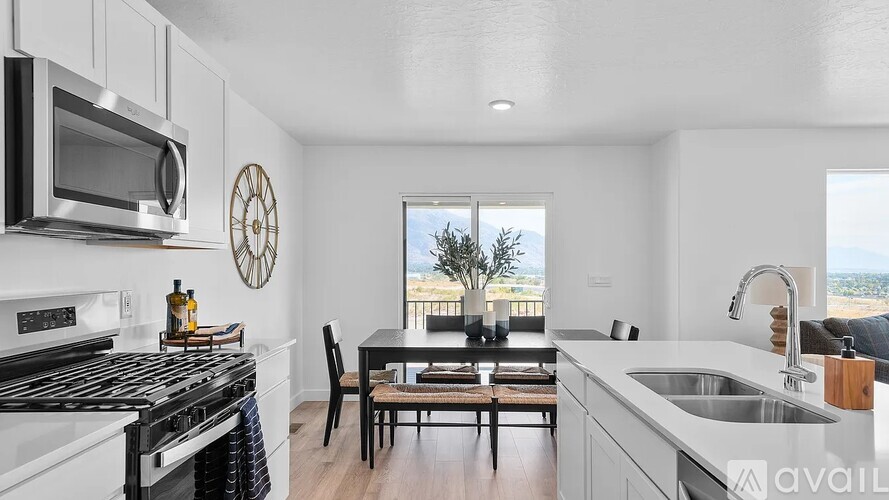 343 Glencoe Drive 3 Beds Single Family Home for Rent - Photo gallery 2