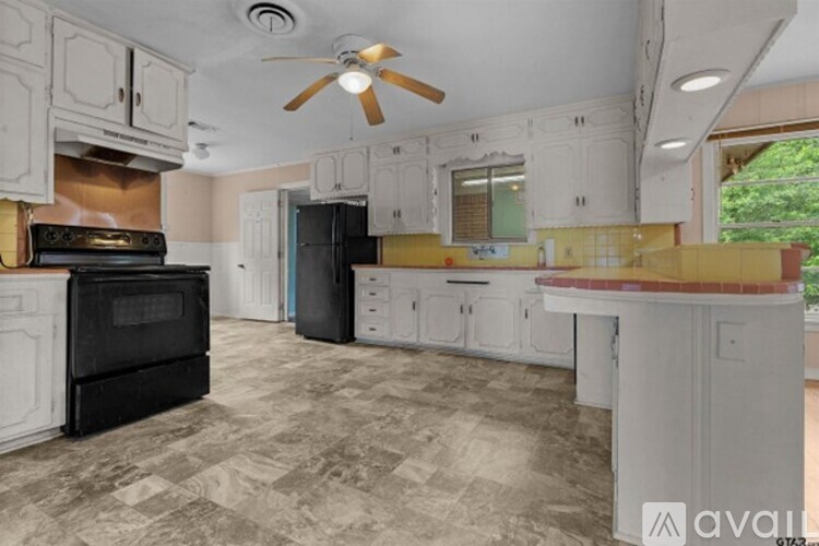 1118 S Fleishel Ave 3 Beds Single Family Home for Rent - Photo gallery 5