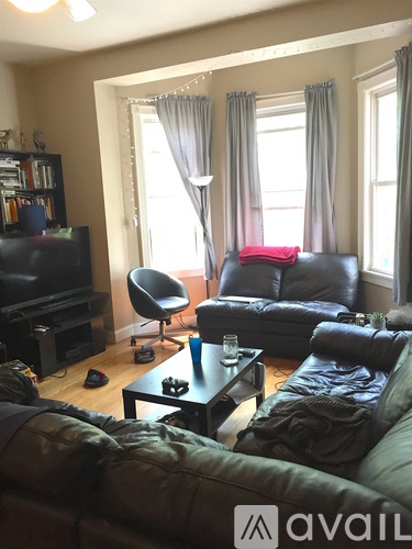 63 Berkeley St 3 Beds Apartment for Rent - Photo gallery 5
