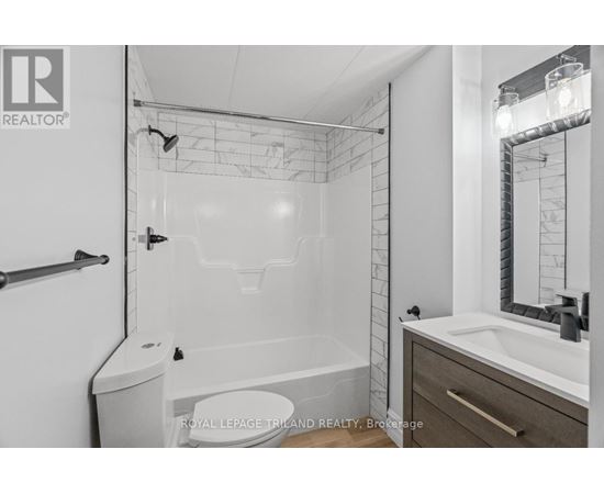 204 - 330 CLARENCE STREET 1 Home, Multifamily for Rent - Photo gallery 5