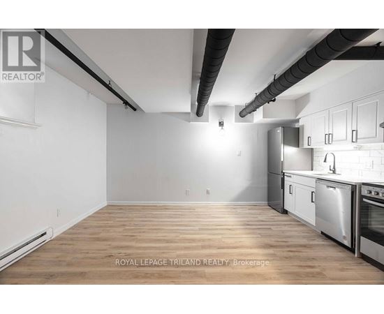 B2 - 330 CLARENCE STREET Studio Home, Multifamily for Rent - Photo gallery 1
