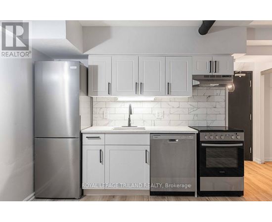 B2 - 330 CLARENCE STREET Studio Home, Multifamily for Rent - Photo gallery 3