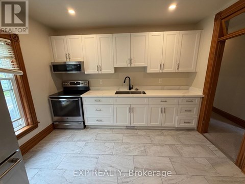 UPPER - 22 FIRST STREET 2 Beds Apartment for Rent