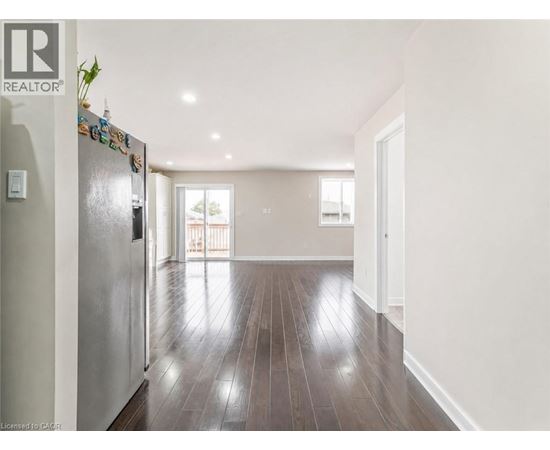 78 BILLINGTON Crescent Unit# UPPER 3 Beds House for Rent - Photo gallery 4