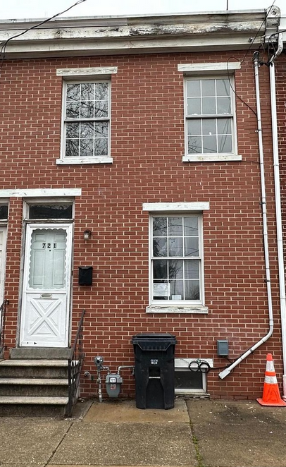 721 E. Sixth St 3 Beds Apartment for Rent