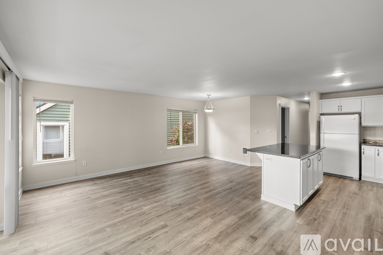 3043 14th Ave W 3 Beds Apartment for Rent - Photo gallery 3
