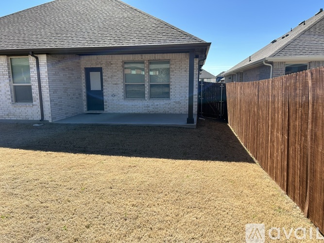 2032 Windsor Drive 4 Beds Single Family Home for Rent - Photo gallery 2