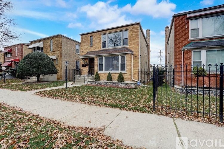 A row of houses with a sidewalk in front.