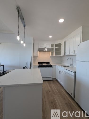 280 Marin Boulevard photo