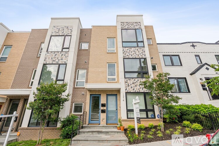 1214 Queen St NE 3 Beds Condo for Rent - Photo gallery 1