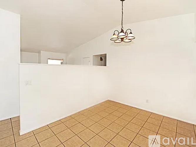 2604 S Cottonwood Dr 4 Beds Single Family Home for Rent - Photo gallery 4