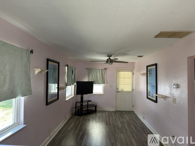 1355 Hiawatha Avenue 2 Beds Single Family Home for Rent - Photo gallery 4