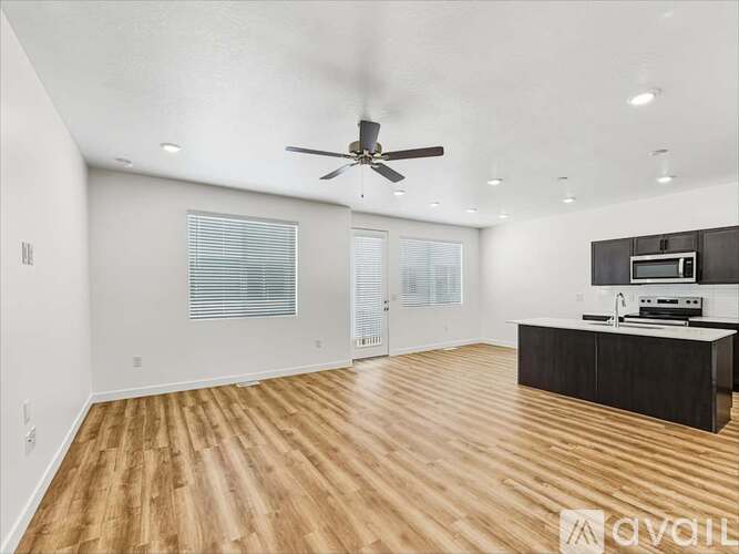 6031 W Lower Brook Ln 3 Beds Single Family Home for Rent - Photo gallery 4