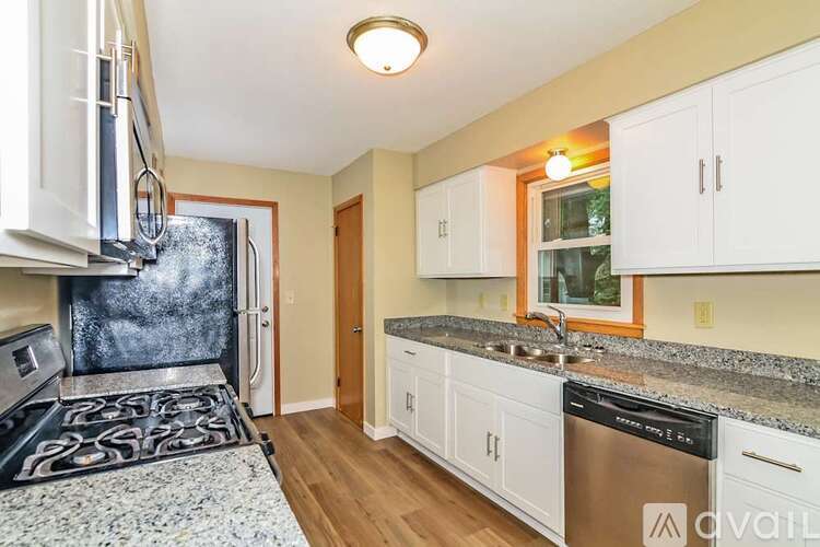 7217 28th Avenue Northwest 3 Beds Single Family Home for Rent - Photo gallery 3