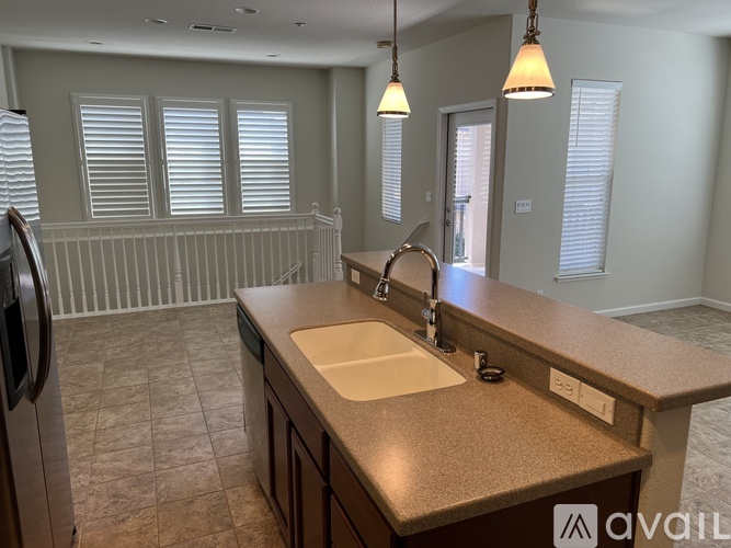207 West La Flor Lane 2 Beds Townhouse for Rent - Photo gallery 3
