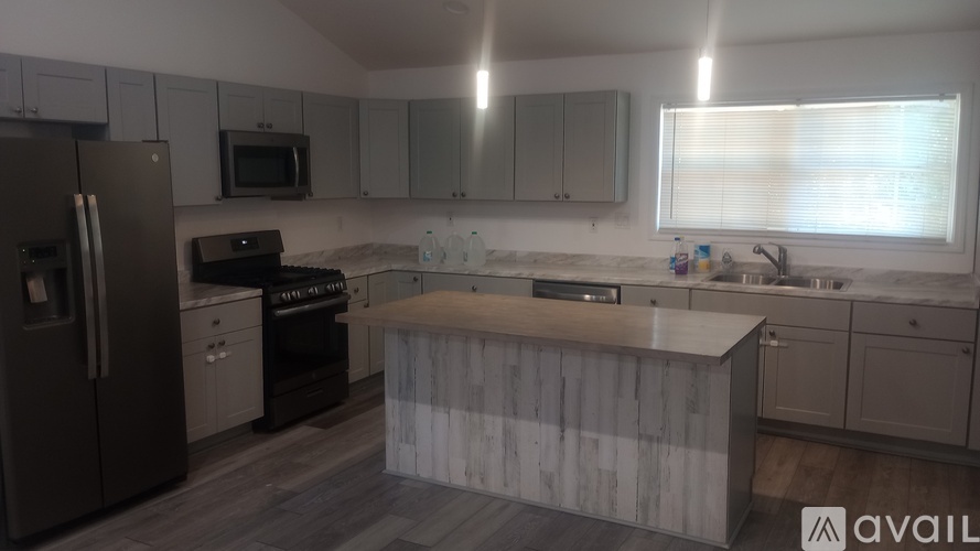 1704 East 7th Street 3 Beds Single Family Home for Rent - Photo gallery 2
