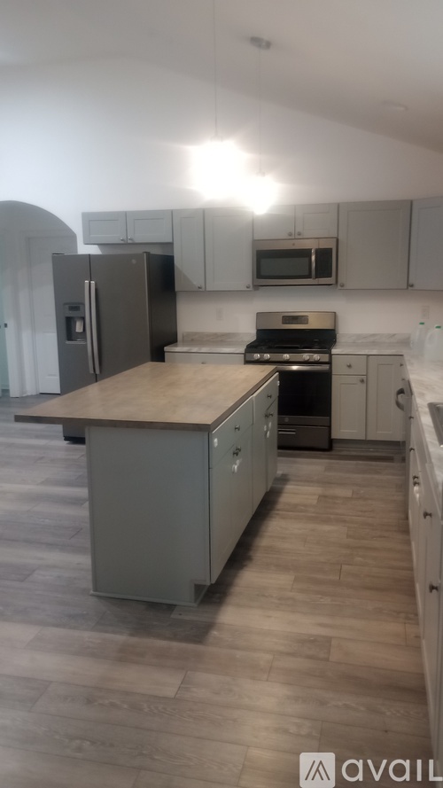 1704 East 7th Street 3 Beds Single Family Home for Rent - Photo gallery 3