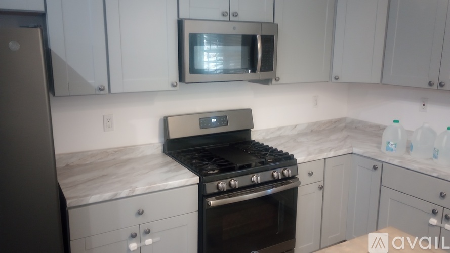 1704 East 7th Street 3 Beds Single Family Home for Rent - Photo gallery 4