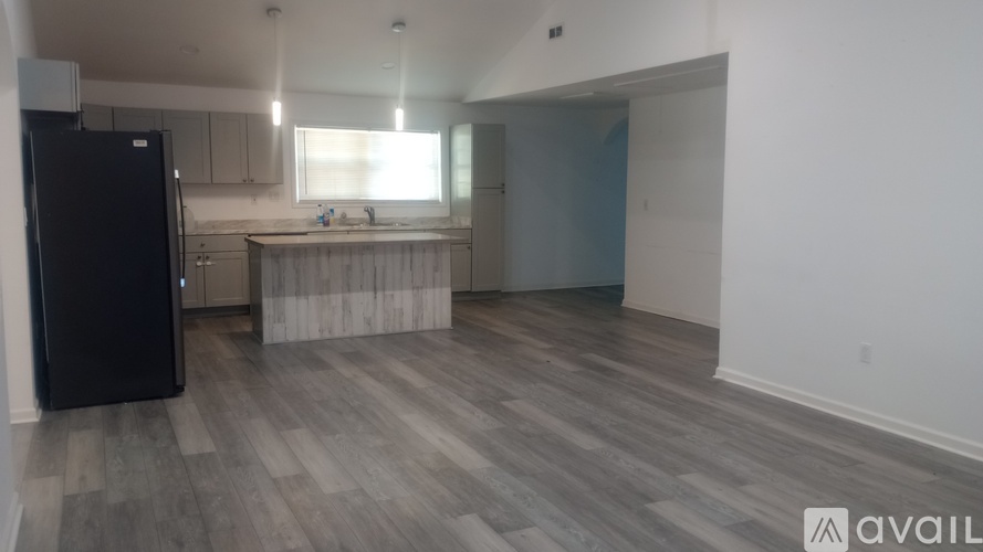 1704 East 7th Street 3 Beds Single Family Home for Rent - Photo gallery 5