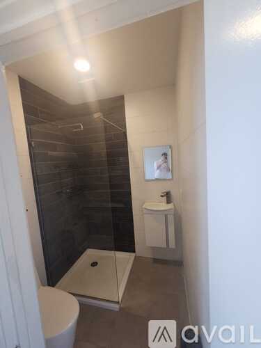 1144 E Grand St Studio Apartment for Rent - Photo gallery 1