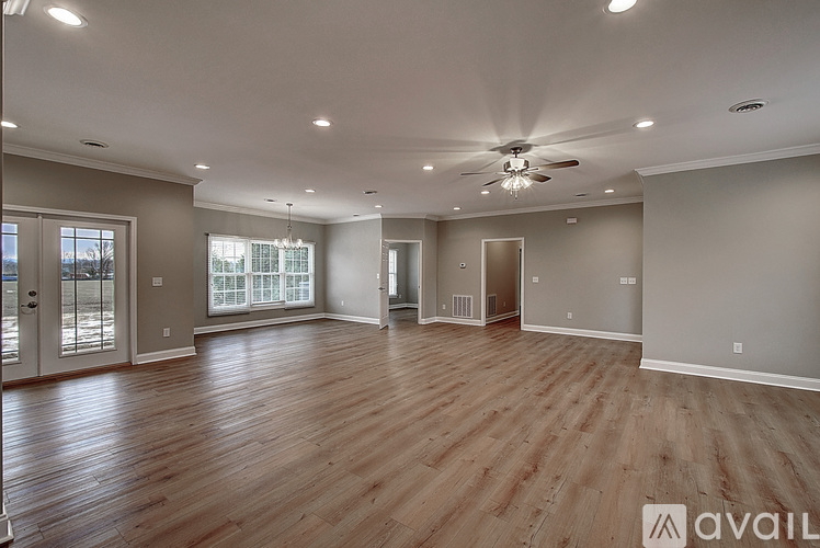 209 University Pkwy 3 Beds Single Family Home for Rent - Photo gallery 5