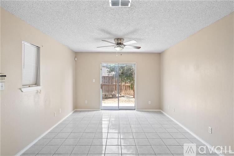 1800 Oasis Dr 2 Beds Apartment for Rent - Photo gallery 2
