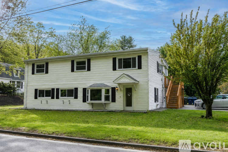 285 Willard Street 3 Beds Apartment for Rent - Photo gallery 1