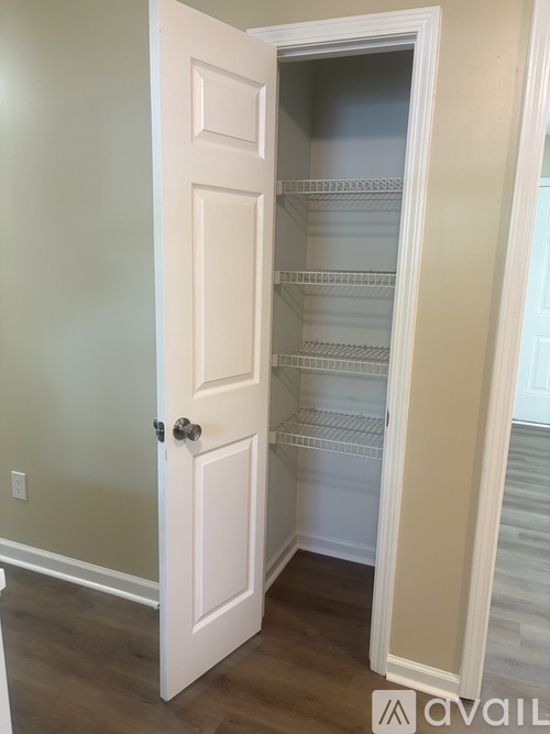 1039 Lakeshore Dr 3 Beds Single Family Home for Rent - Photo gallery 4