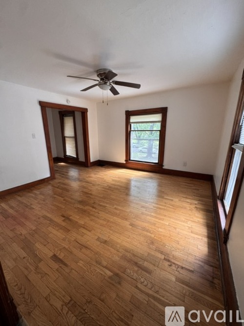 1111 SW Western Ave 3 Beds Single Family Home for Rent - Photo gallery 2