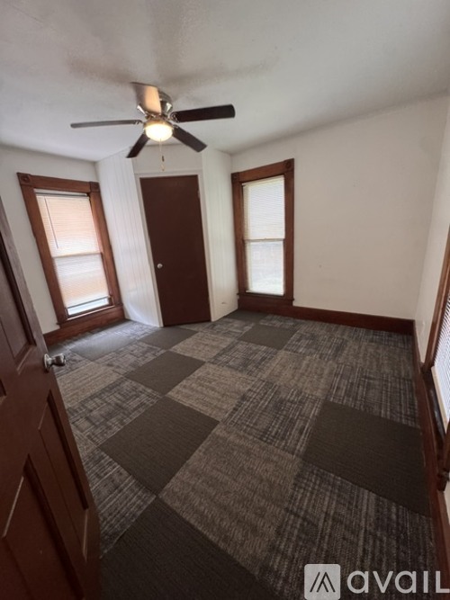 1111 SW Western Ave 3 Beds Single Family Home for Rent - Photo gallery 3