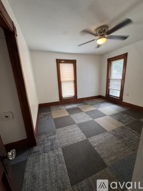 1111 SW Western Ave 3 Beds Single Family Home for Rent - Photo gallery 4