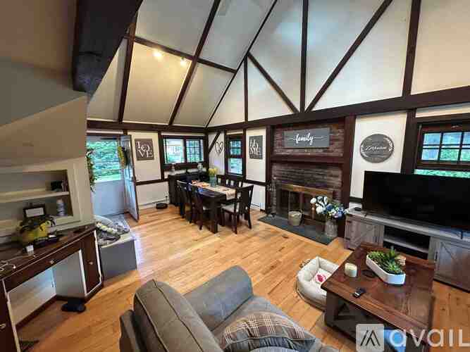 373 Main Street 3 Beds Apartment for Rent - Photo gallery 1