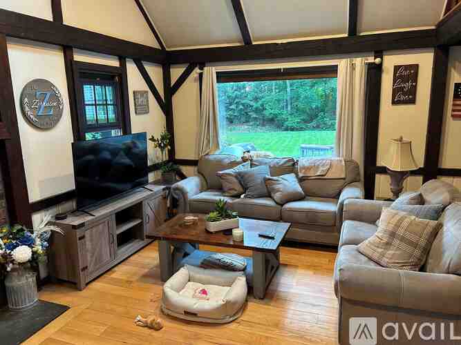 373 Main Street 3 Beds Apartment for Rent - Photo gallery 2