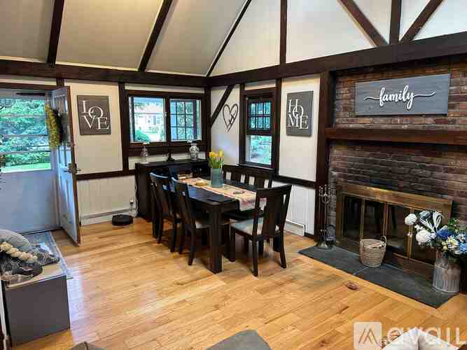 373 Main Street 3 Beds Apartment for Rent - Photo gallery 3