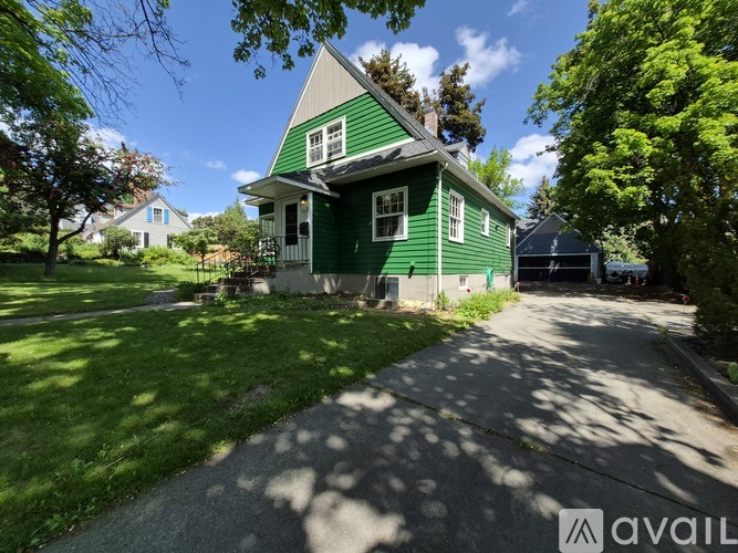 1122 E 6th St 3 Beds Single Family Home for Rent - Photo gallery 1