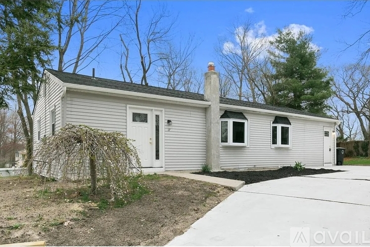 17 Wright Ave 3 Beds Single Family Home for Rent - Photo gallery 1