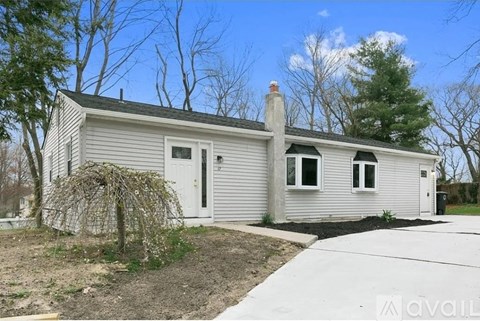 17 Wright Ave 3 Beds Apartment for Rent