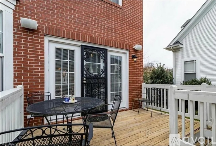 212 Broadway Street 4 Beds Single Family Home for Rent - Photo gallery 4