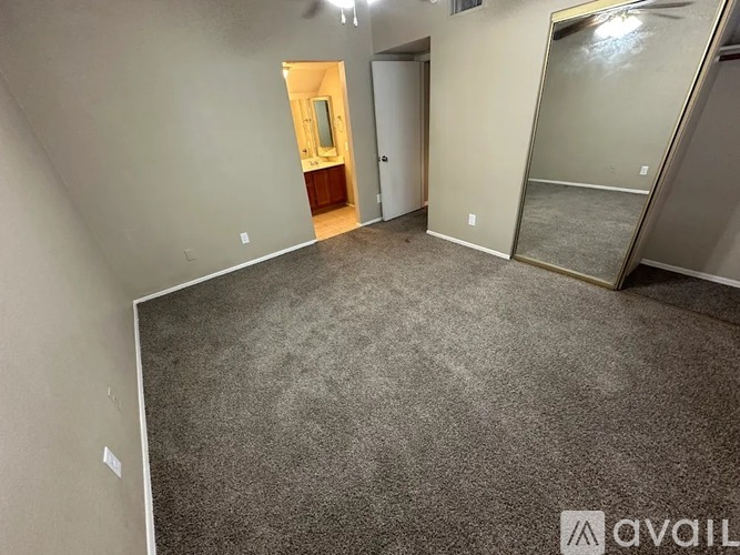 2348 W Garden Dr 3 Beds Single Family Home for Rent - Photo gallery 4