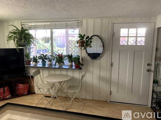 2004 Douglas St 1 Apartment for Rent - Photo gallery 4
