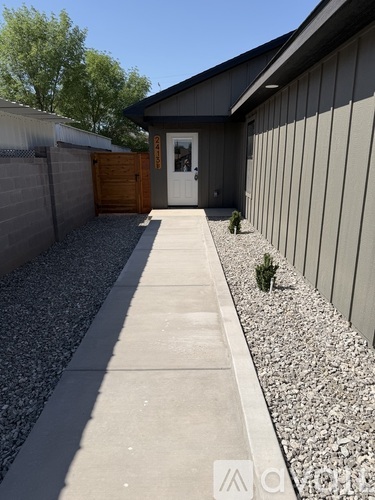 2413 Avenue B 3 Beds Apartment for Rent - Photo gallery 3