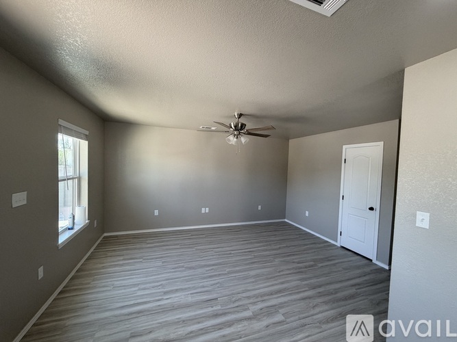 2413 Avenue B 2 Beds Apartment for Rent - Photo gallery 2