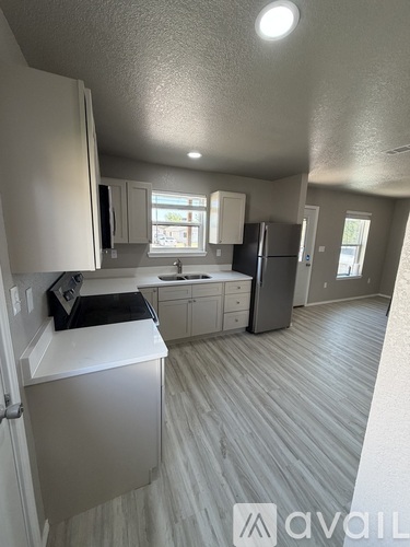 2413 Avenue B 2 Beds Apartment for Rent - Photo gallery 3