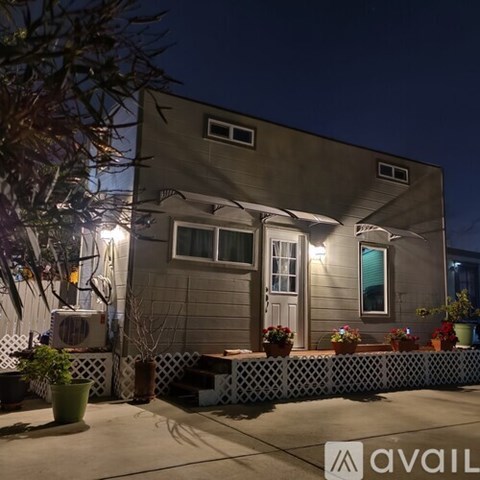 533 22Nd St 2 Beds Apartment for Rent