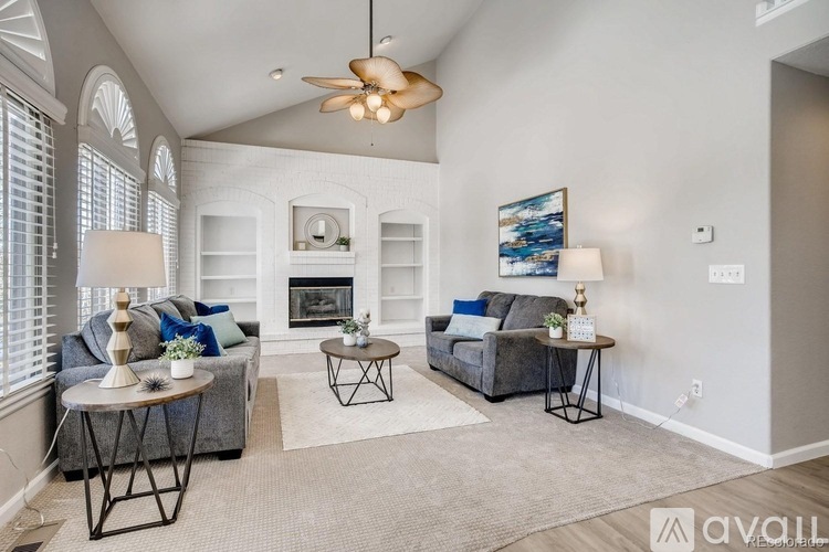 2421 S Waco Ct 6 Beds Single Family Home for Rent - Photo gallery 5