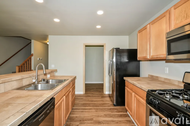 5017 200th Street Ct E 4 Beds Single Family Home for Rent - Photo gallery 2