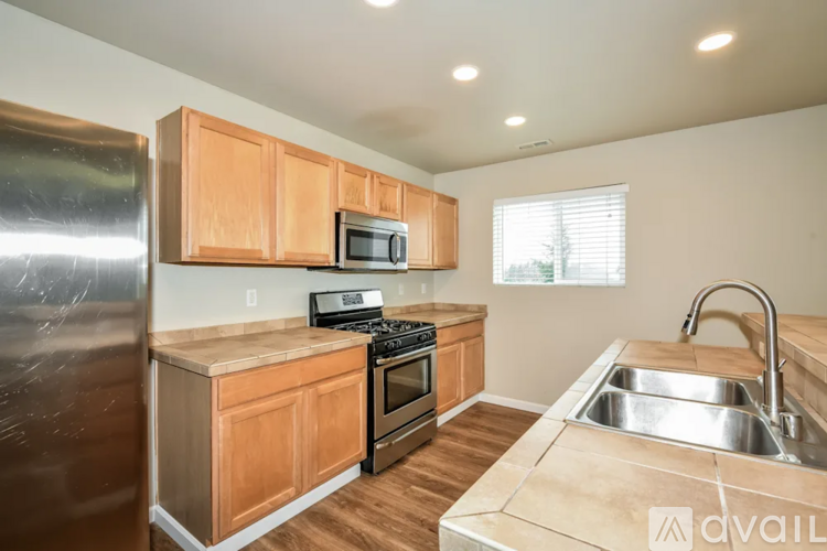 5017 200th Street Ct E 4 Beds Single Family Home for Rent - Photo gallery 3