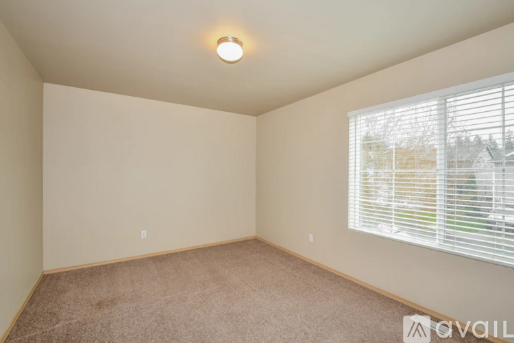 5017 200th Street Ct E 4 Beds Single Family Home for Rent - Photo gallery 4