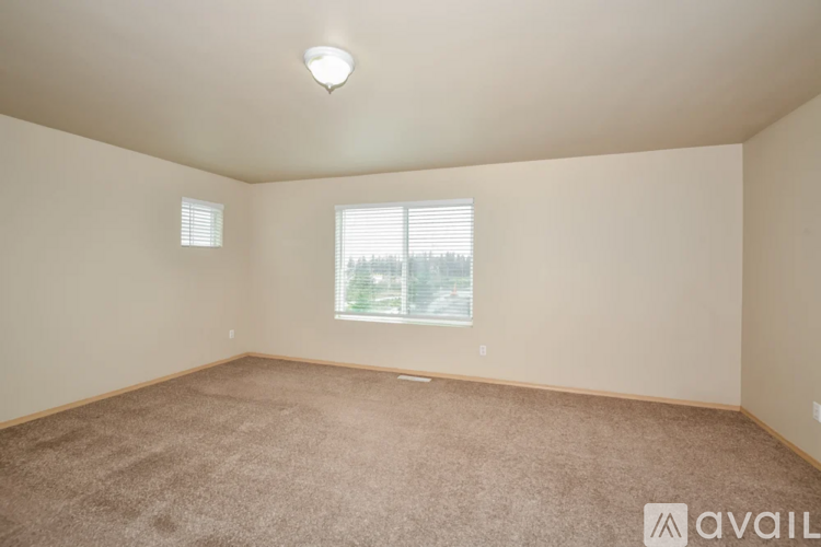 5017 200th Street Ct E 4 Beds Single Family Home for Rent - Photo gallery 5